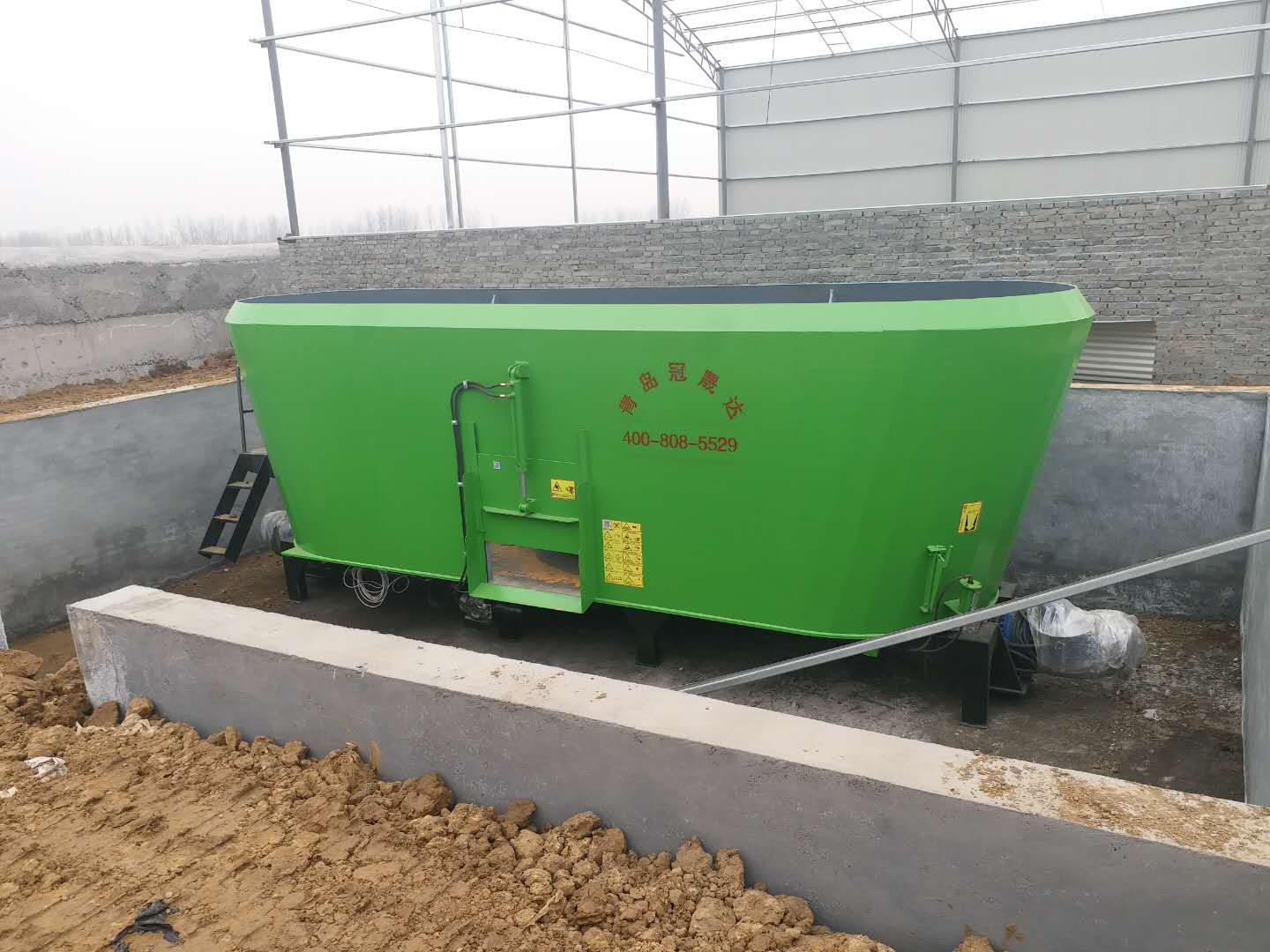 河南某公司購(gòu)買固定式TMR攪拌機(jī)