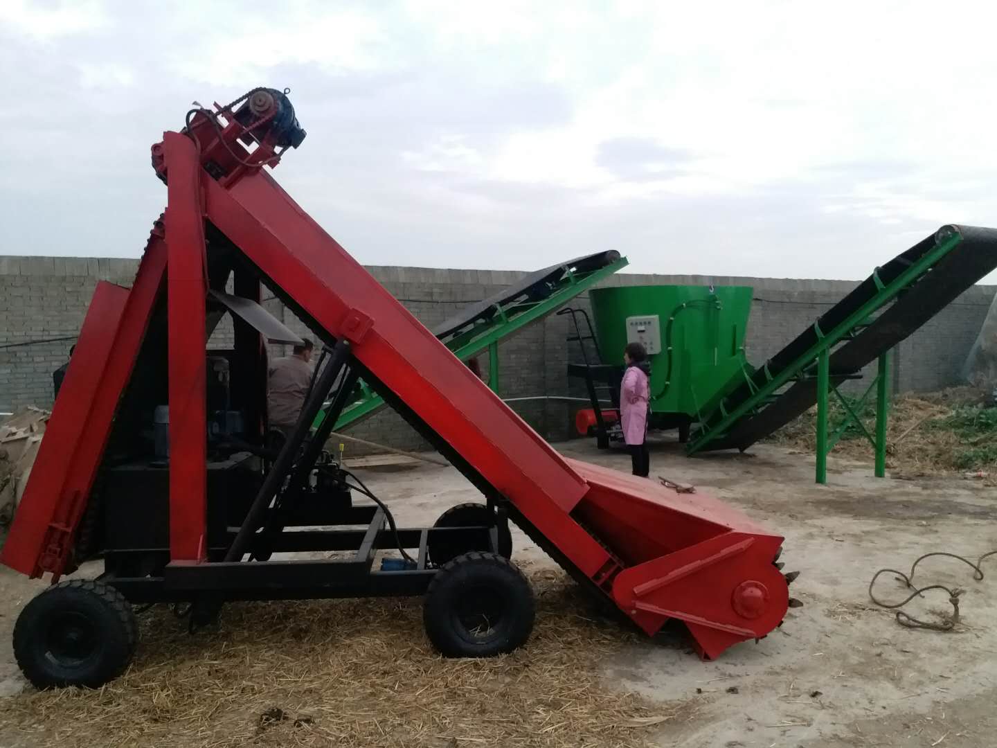 內(nèi)蒙古某公司購(gòu)買青貯取料機(jī)